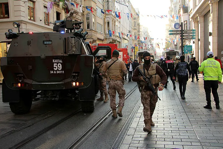 Beyoğlu'ndaki patlama sonrası olay yerinden görüntüler!