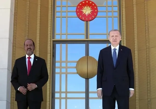 Somali ’Deniz Güvenliği Anlaşması’ onayladı! Somali Cumhurbaşkanı Mahmud: Türk kardeşlerimiz 10 yıl denizlerimizi koruyacak