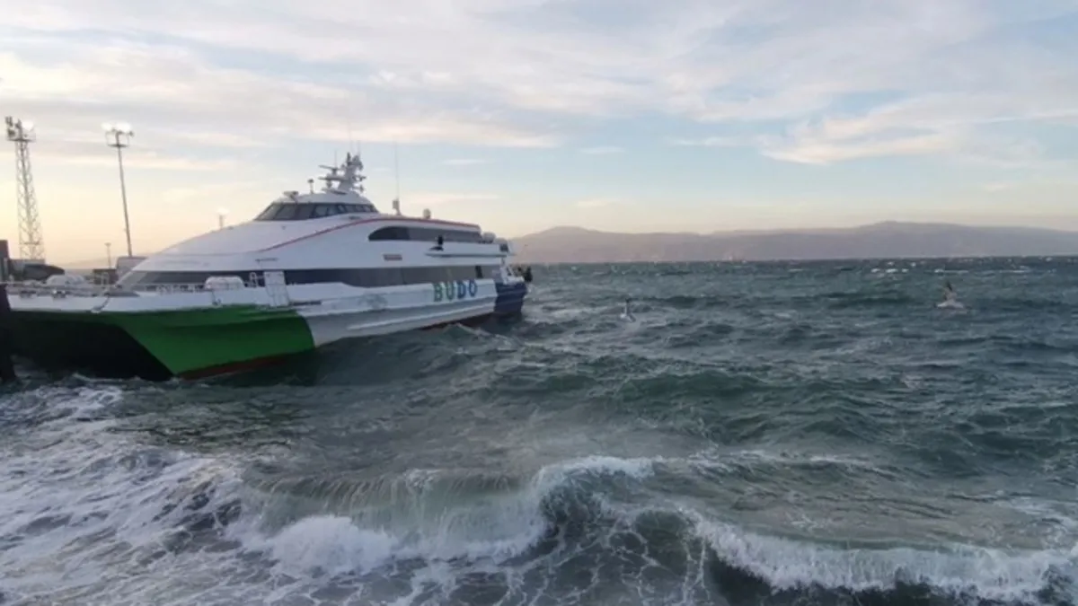 Deniz ulaşımına fırtına engeli: 8 sefer iptal edildi