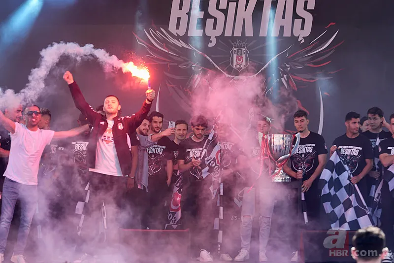 Beşiktaş Türkiye Kupası şampiyonluğunu taraftarıyla kutladı! Sahile akın ettiler... 9