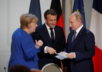 Putin Merkel ve Macron ile görüştü