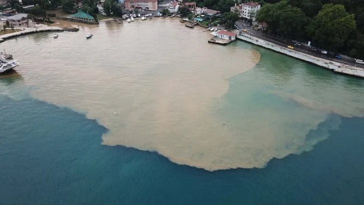 İstanbul Boğazı'na çamurlu su aktı! Havadan böyle görüntülendi