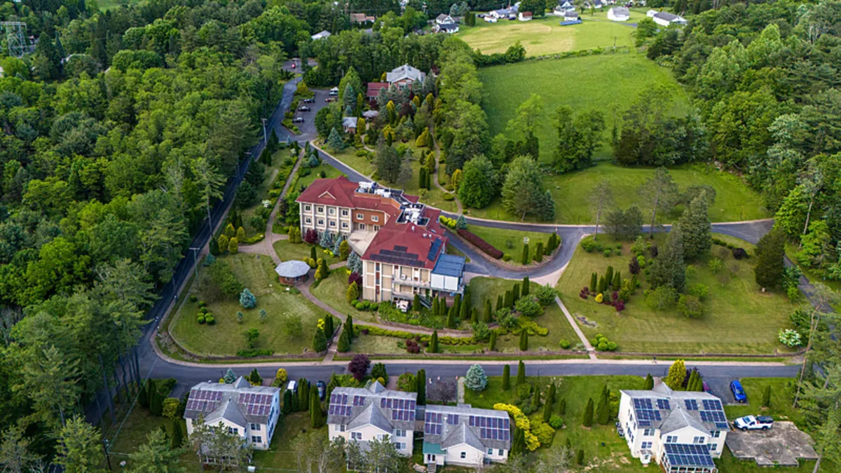 FETÖ'nün Pensilvanya'daki çiftliği yeniden görüntülendi! Teröristbaşı Fetullah Gülen kaçırıldı mı? Güvenlikler yok otopark bomboş...