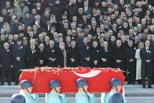 Başkan Erdoğan’dan Deniz Baykal’ın ailesine taziye ziyareti