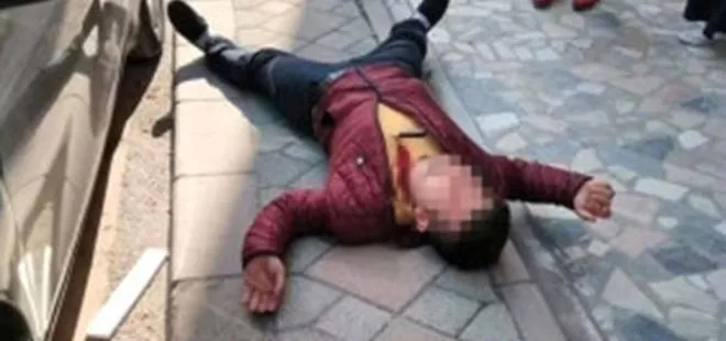 BİR GENÇ HERKESİN GÖZÜ ÖNÜNDE KENDİNİ BIÇAKLADI