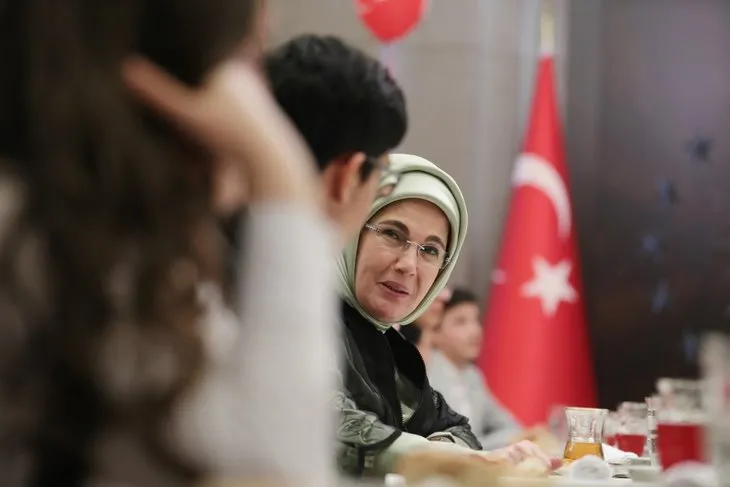 Başkan Erdoğan 23 Nisan Ulusal Egemenlik ve Çocuk Bayramı'nda çocuklarla iftarda buluştu