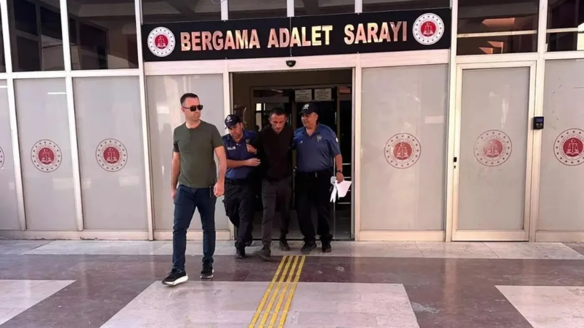 İzmir'de silah kaçakçılığı ve uyuşturucu operasyonunda 4 şüpheli tutuklandı