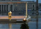 Papa Francis yağmur altında tek başına corona virüs duası etti