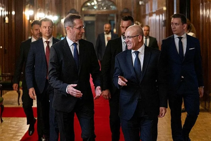 Bakan Şimşek’ten Macaristan’da diplomasi trafiği! Maliye Bakanı Varga ile bir araya geldi | Mutabakat zaptı imzalandı