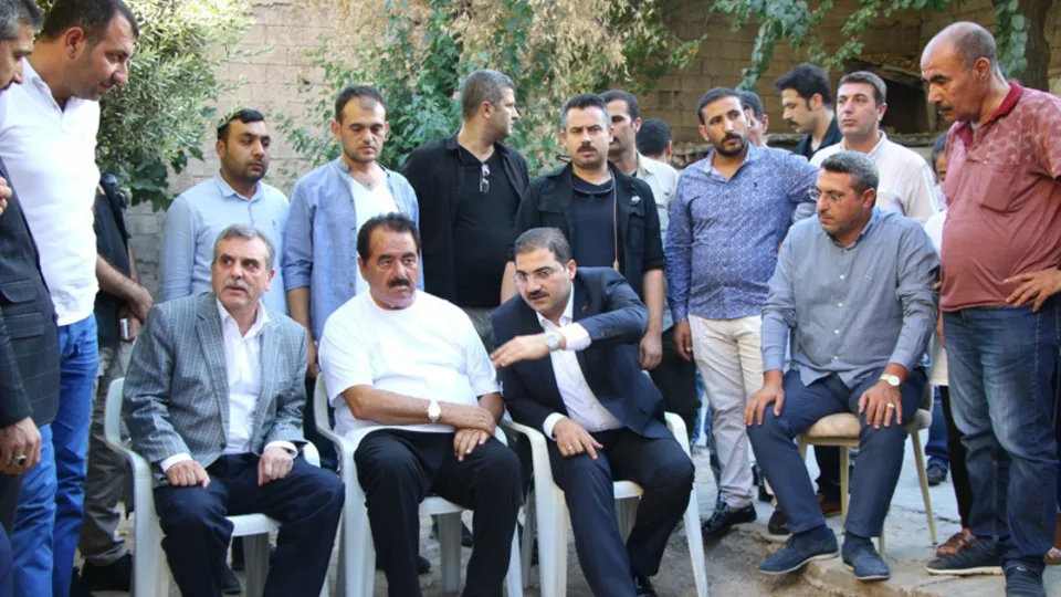 Doğduğu mağarayı gören İbrahim Tatlıses gözyaşlarını tutamadı