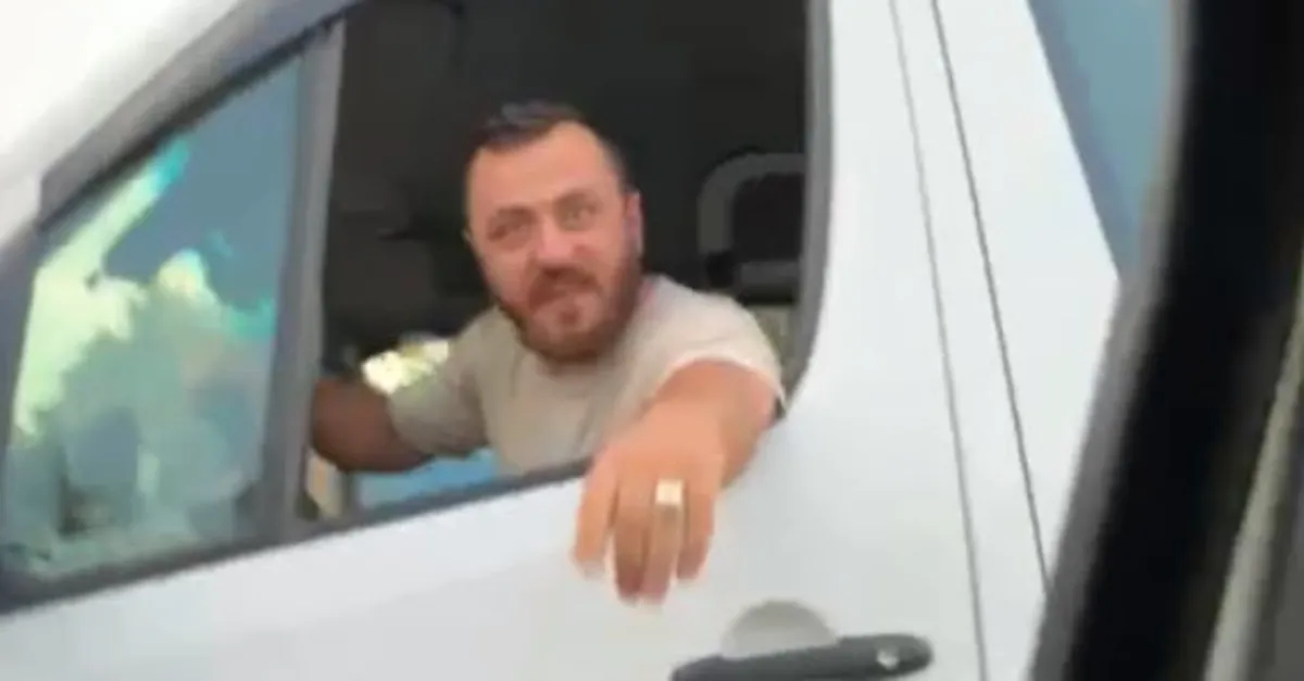 İstanbul'da trafik magandası terör estirdi! Kayda alındığını görünce söyledikleri pes dedirtti: İnmeyince bir şey olmuyor