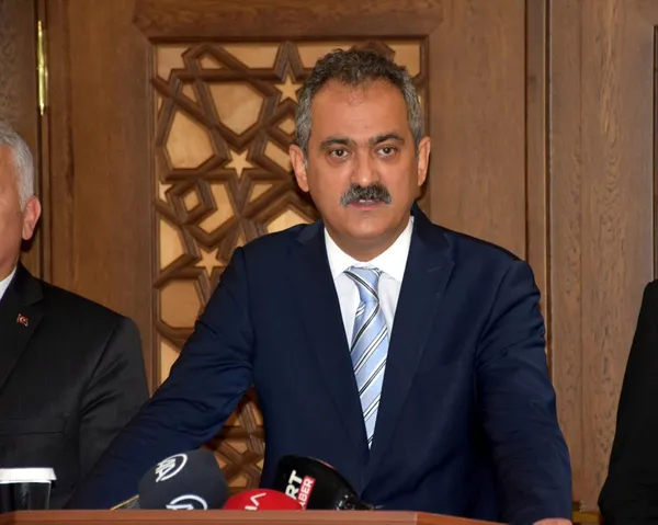 Son dakika | Milli Eğitim Bakanı Mahmut Özer’den öğretmen atamalarıyla ilgili flaş açıklama: Yarısı İstanbul’a olacak