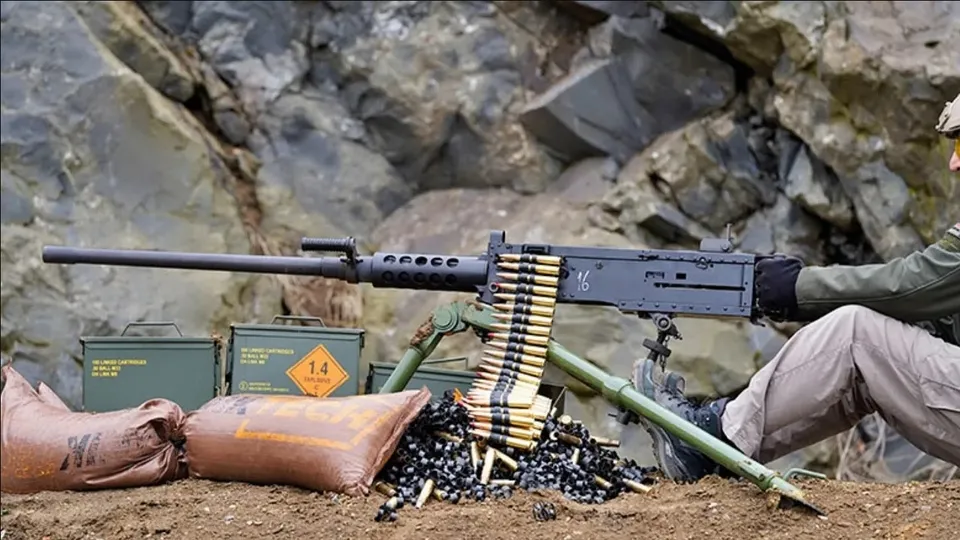 CANiK Malezya'da gövde gösterisi yaptı! Sahne Türk silahının