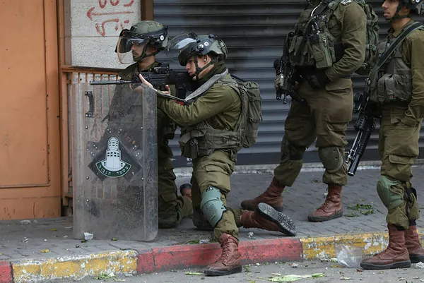 israilin-zulmu-2021-yilinda-da-devam-etti-8-bin-filistinli-tutuklandi-1640977145152.jpg İsrail'in zulmü 2021 yılında da devam etti: 8 bin Filistinli tutuklandı - 2