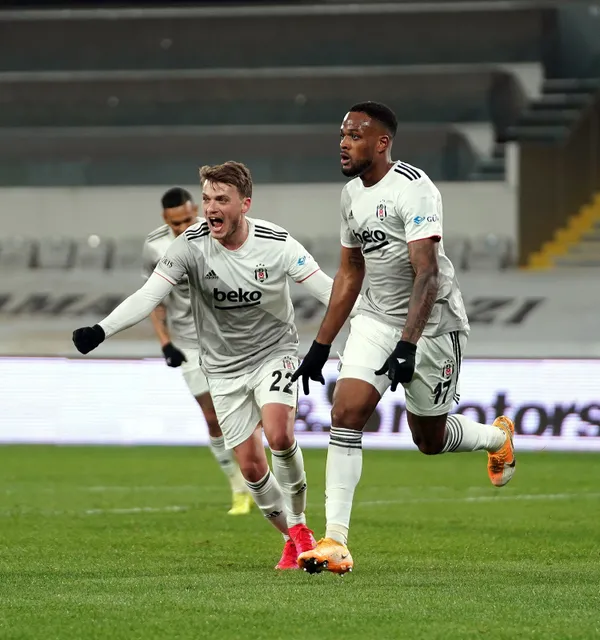 kartal-zirveyi-teslim-etmiyor-basaksehir-2-3-besiktas-mac-sonucu-ozet-1615572257689.jpg