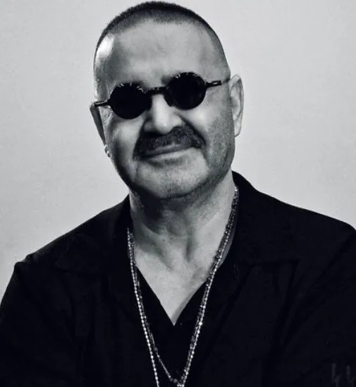 Şafak Sezer kesenin ağzını açtı! Milyonluk karavanda yok yok