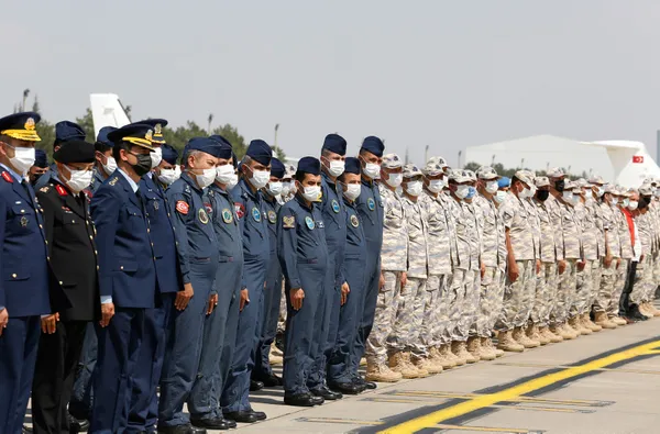 Son dakika: Yeni uçuş eğitim yılı başladı! Milli Savunma Bakanı Hulusi Akar kokpitte