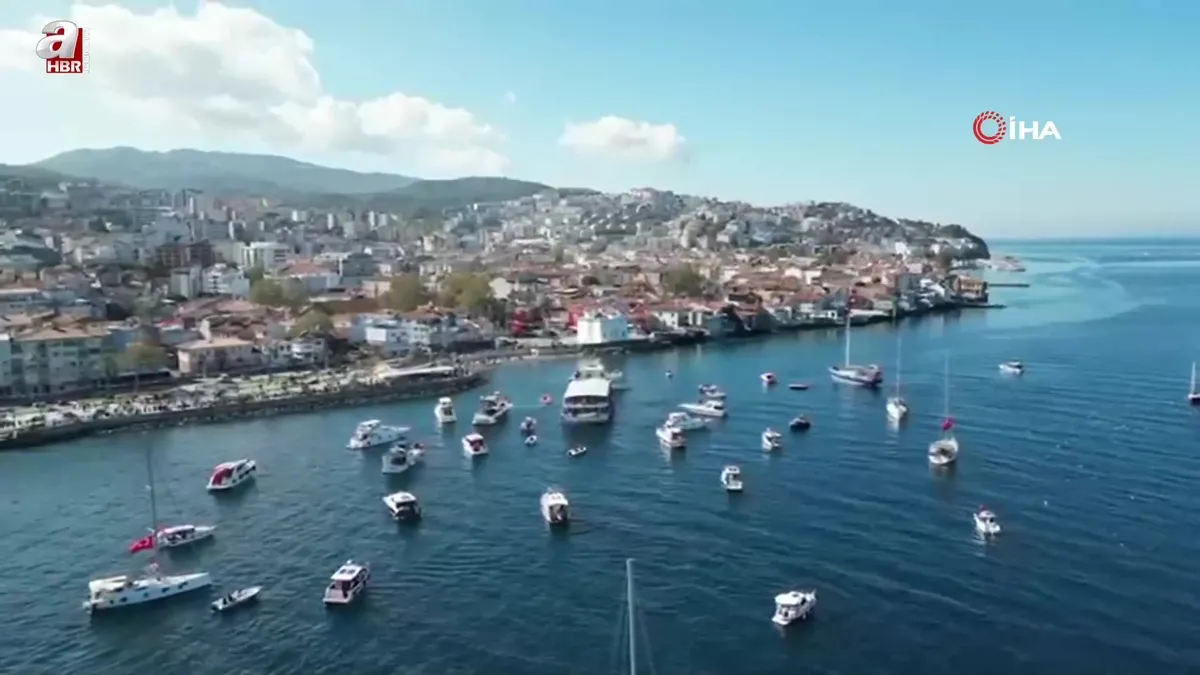 Denizde onlarca tekne kortej yaptı