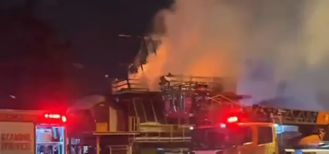 Avcılar'da ahşap atölyesi alev alev yandı