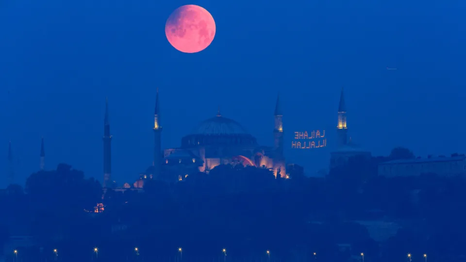 Kanlı Ay Tutulması'nda göçmen nöbeti! Teksas Ordusu Ulusal Muhafızları silahla göçmen bekledi