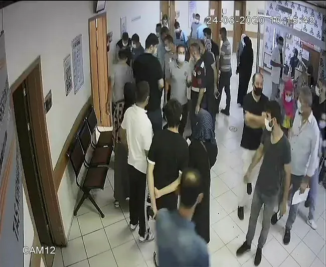 İstanbul’da hastanede dehşet! Tartıştığı doktor kapıyı kapattı, parmağı koptu - 2