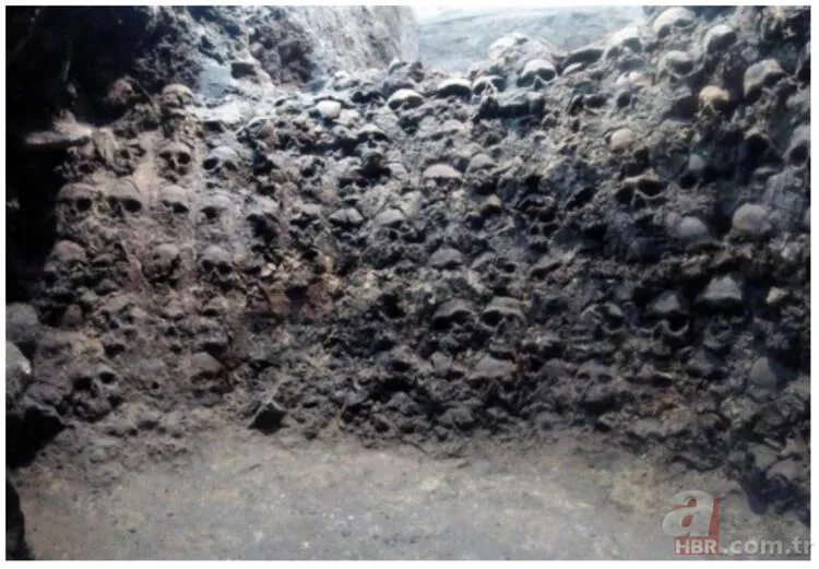 Bilim insanları Aztekler’e ait kafatasları karşısında şoke oldu! Kafatası kulesi… 5