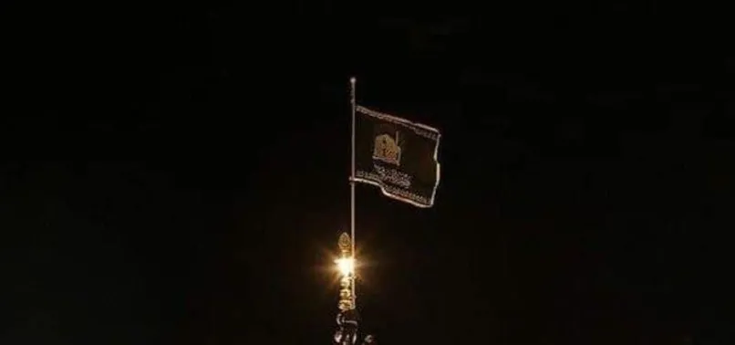 İran Mehşed'deki Razavi Türbesi'ne 'kara bayrak' çekildi! İran savaş mı ilan etti?