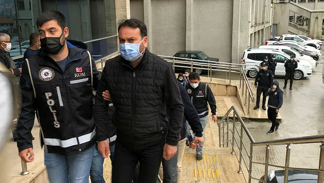 zonguldaktaki-feto-operasyonunda-14-kisi-adliyede-1622444339541.jpg Zonguldak'taki FETÖ operasyonunda 14 kişi adliyede - 1