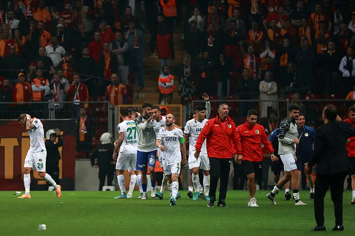 galatasaray-kulubu-baskani-dursun-ozbekten-tffye-ali-palabiyik-tepkisi-biter-mi-1666563746678.jpg Galatasaray Kulübü Başkanı Dursun Özbek'ten TFF'ye Ali Palabıyık tepkisi: Biter mi? - 8