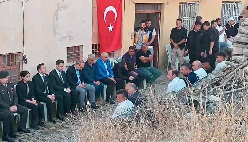 KAHRAMAN ASKERİMİZİN ŞEHADET HABERİ AİLESİNE VERİLDİ