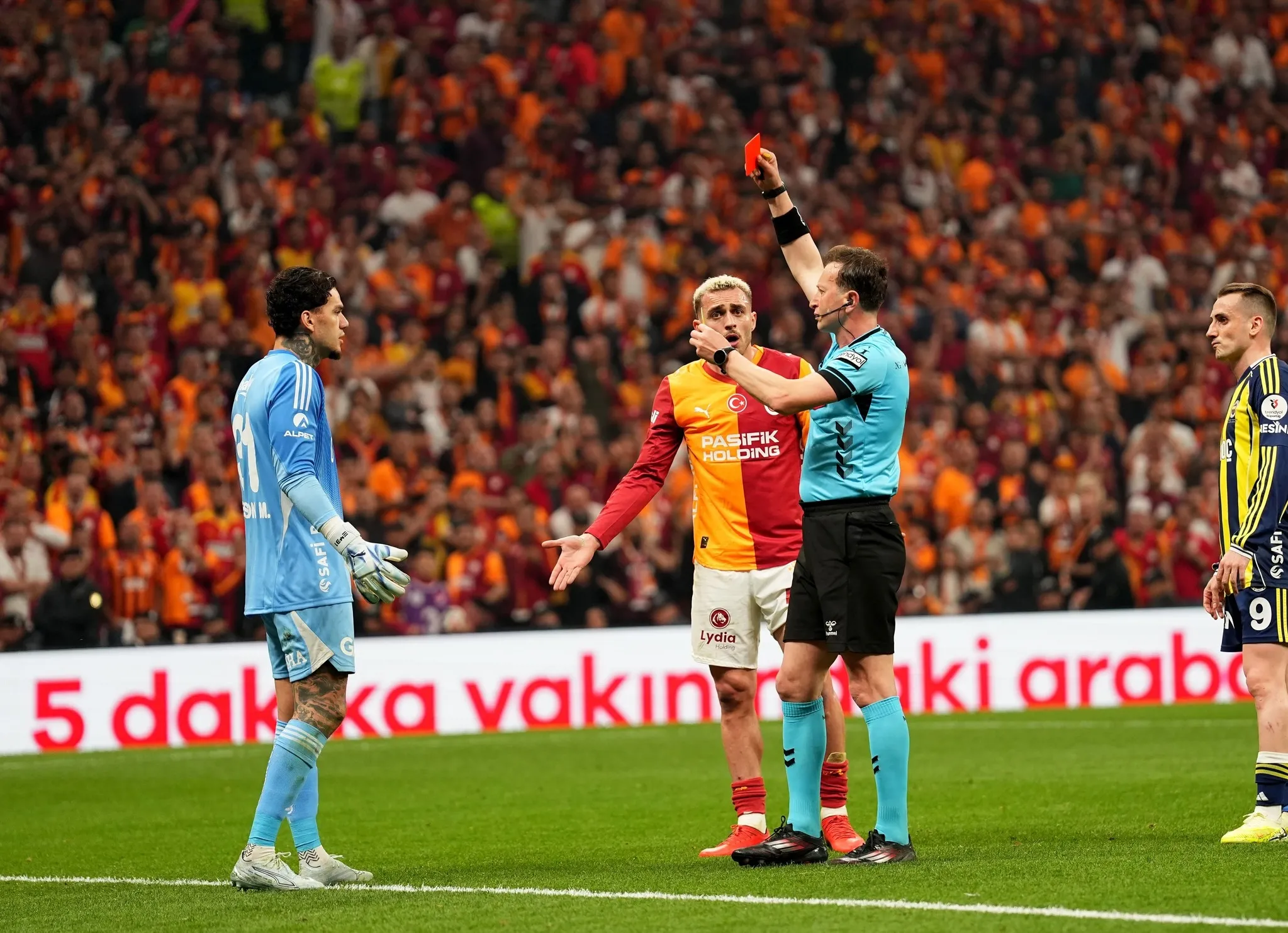 Spor yazarlarından Ederson ve Talisca'ya eleştiri bombardımanı: Film yine mutsuz sonla bitti