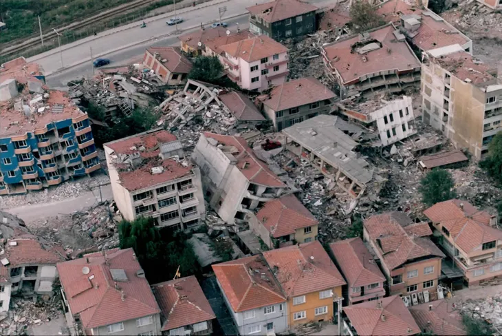 17 Ağustos Marmara Depremi'nin 22. yılı! Acı dolu kareler