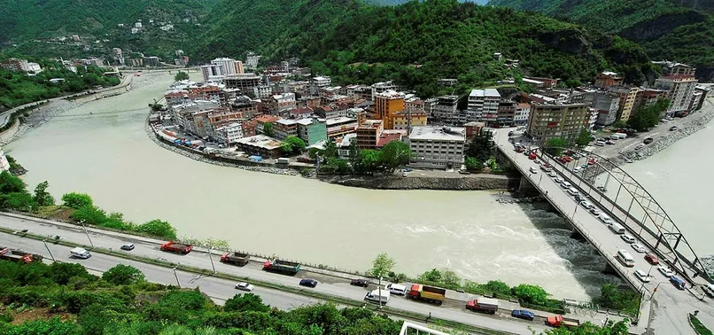 Artvin'in Borçka ilçesi ve bir köy coronavirüs nedeniyle karantinaya alındı