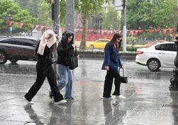 8 ilde sarı kodlu alarm! MGM’den kuvvetli sağanak, fırtına ve toz taşınımı uyarısı
