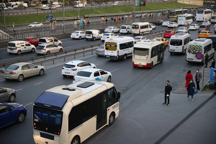 Son dakika: İstanbulluların sabah çilesi! Trafik yine kilit - 1