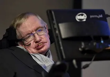 Hawking'den uyarı: İnsanoğlu bin yıl içinde...