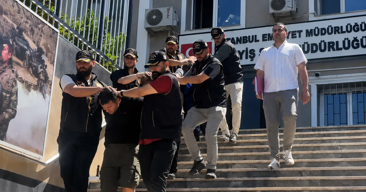 İstanbul'da 11 milyon liralık vurgun! 79 yaşındaki kadın altın ve dövizini kendi elleriyle teslim etti - 2