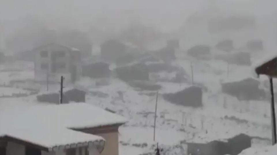 Rize’de yüksek kesimlere kar yağdı