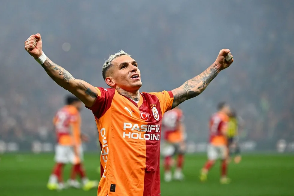 galatasarayin-yildizi-torreiraya-avmde-yumruklu-saldiri-1778619213640.jpg Galatasaray'ın yıldızı Torreira'ya AVM'de yumruklu saldırı! - 1