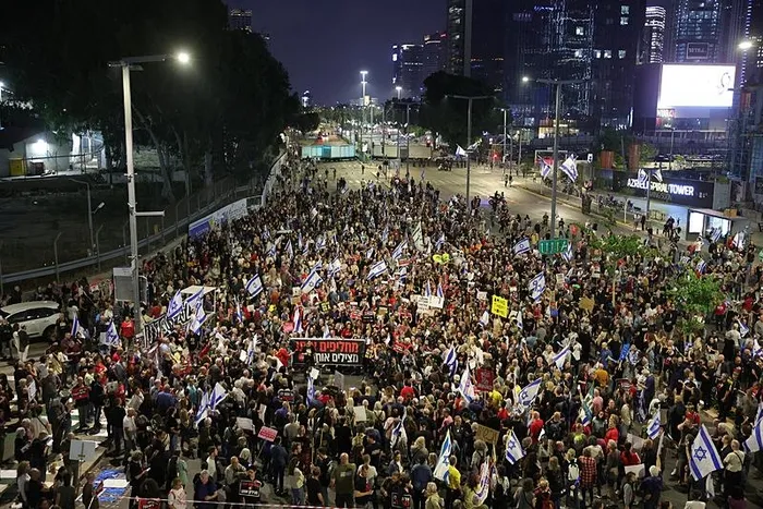 Tel Aviv karıştı! Terör devleti İsrail polisinden esir yakınlarına sert müdahale | 3 kişiyi gözaltına aldı