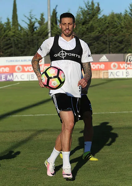 Beşiktaş'ın eski yıldızı Jose Sosa Trabzonspor'a geliyor - 1