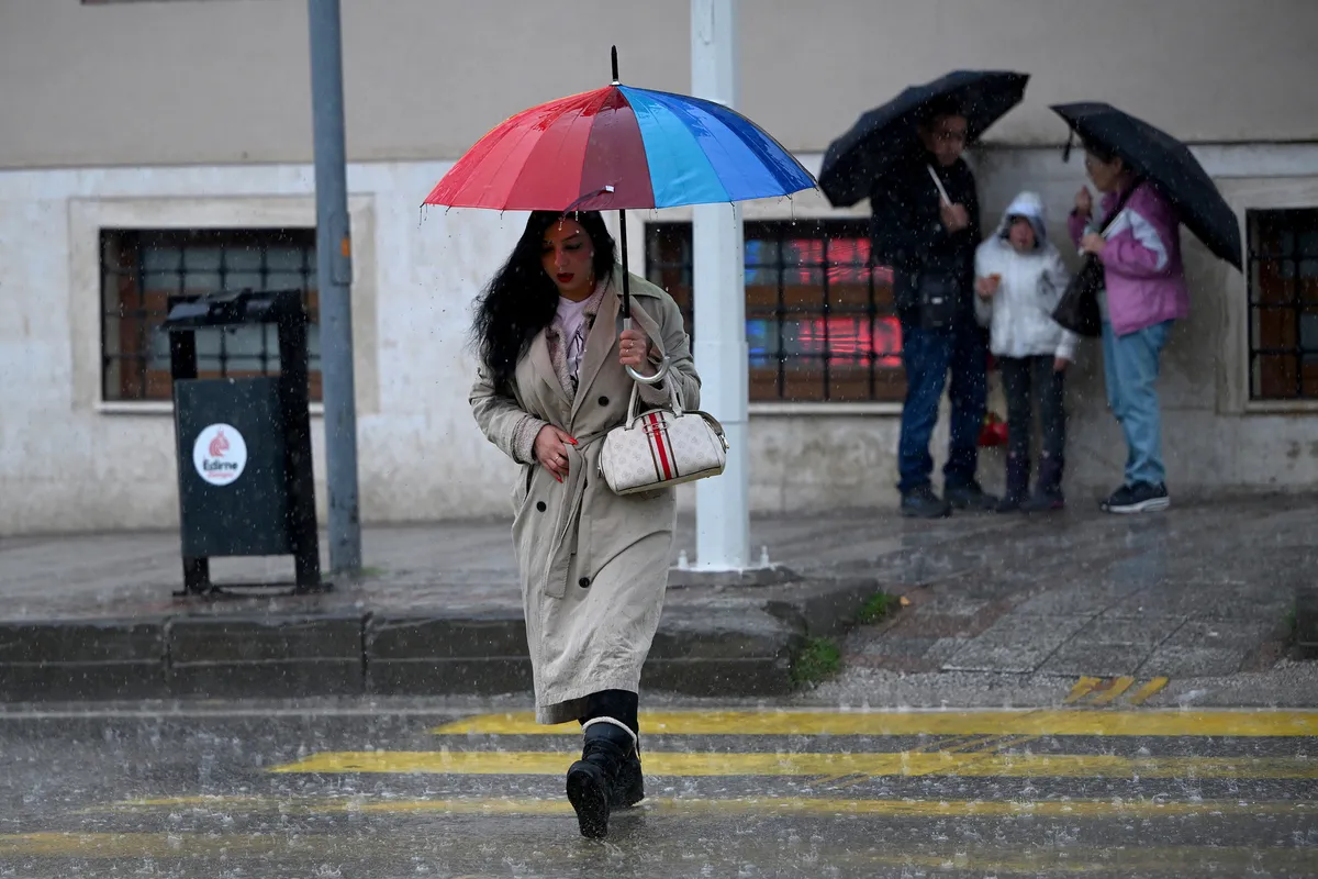 1793071121061.jpg Meteoroloji’den alarm üstüne alarm! İstanbul dahil 11 ile sarı ve turuncu kodlu uyarı - 2