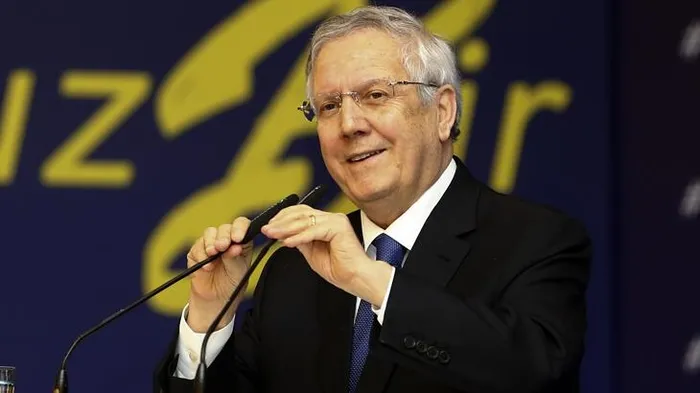 Fenerbahçeli taraftarlar Ali Koç'u istifaya davet etti 'Aziz Yıldırım' sloganları attı