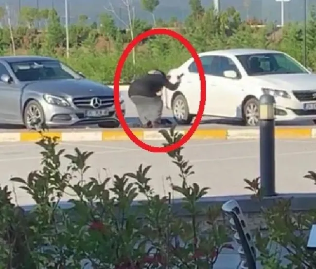 Otopark kana bulandı! Tartıştığı adamı önce vuran sonra döven kadın gözaltına alındı - 4
