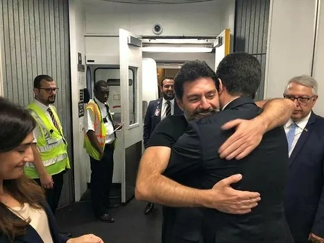 Hakan Atilla Türkiye'de! Ailesi ve Bakan Berat Albayrak karşıladı - 3