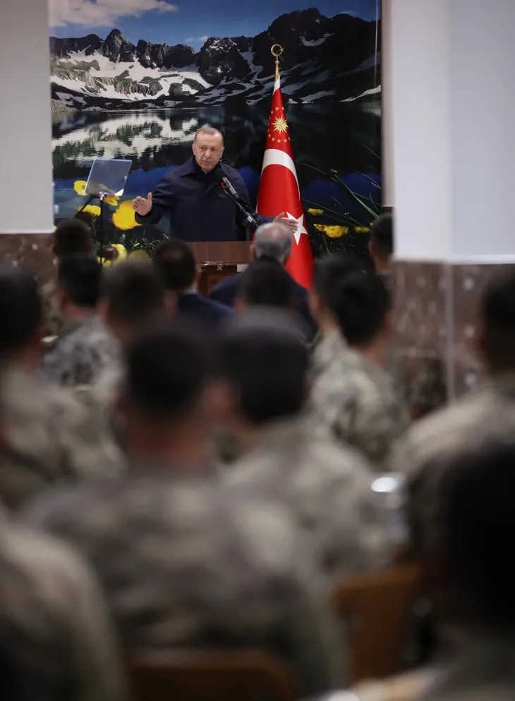 Başkan Erdoğan, Yüksekova'da Mehmetçik ile iftar yaptı