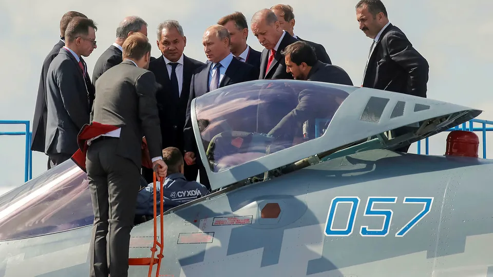 Başkan Erdoğan ve Putin SU-57'nin başında incelemelerde bulundu