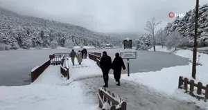 Gölcük Tabiat Parkı buz tuttu