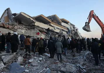 Kendileri küçük yürekleri kocaman çocuklar! Biri harçlık kumbarasını gönderdi diğeri oyuncaklarını