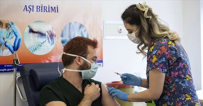 Son dakika: Türkiye'de kaç kişi koronavirüs aşısı oldu? Sağlık Bakanlığı paylaştı | Aşı randevusu nereden alınır? - 2